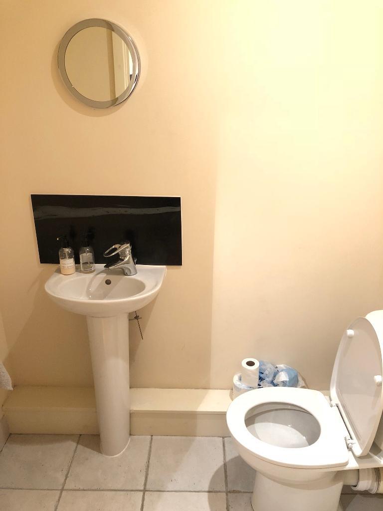 1 Bedroom Apartment to Rent in London, E14 9NE by Adamson Knight Estate Agents