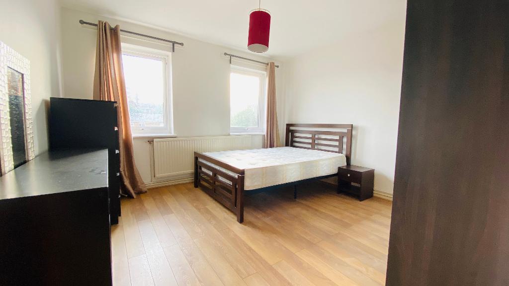 Town House to Rent in Hackney, N16 8UY by Adamson Knight Estate Agents