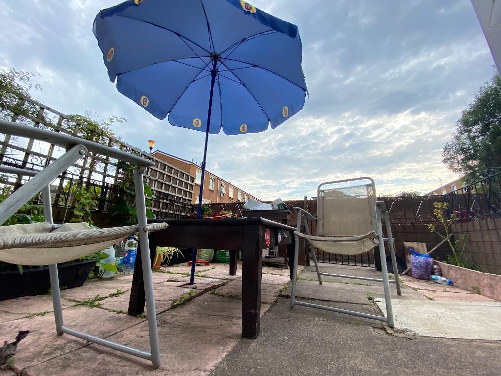 Town House to Rent in Hackney, N16 8UY by Adamson Knight Estate Agents