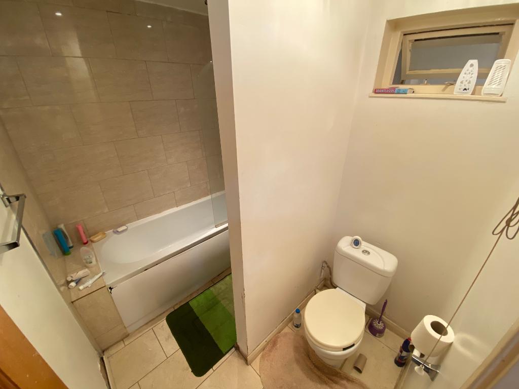Town House to Rent in Hackney, N16 8UY by Adamson Knight Estate Agents