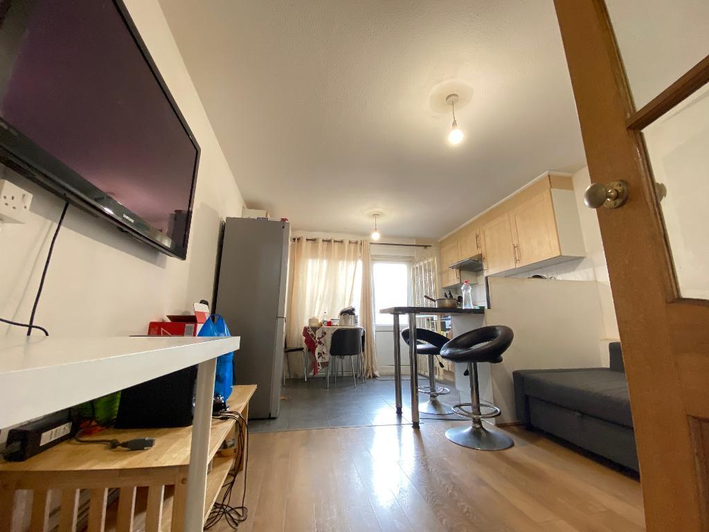 Town House to Rent in Hackney, N16 8UY by Adamson Knight Estate Agents