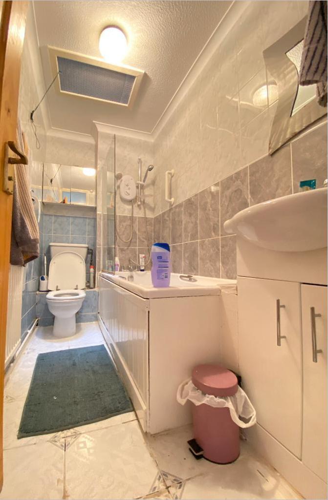 Town House to Rent in Hackney, N16 8UY by Adamson Knight Estate Agents