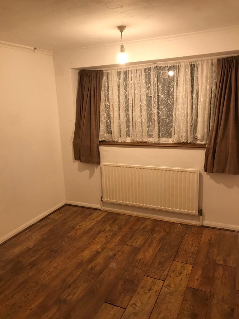 Terraced to Rent in Essex, RM13 9NW by Adamson Knight Estate Agents