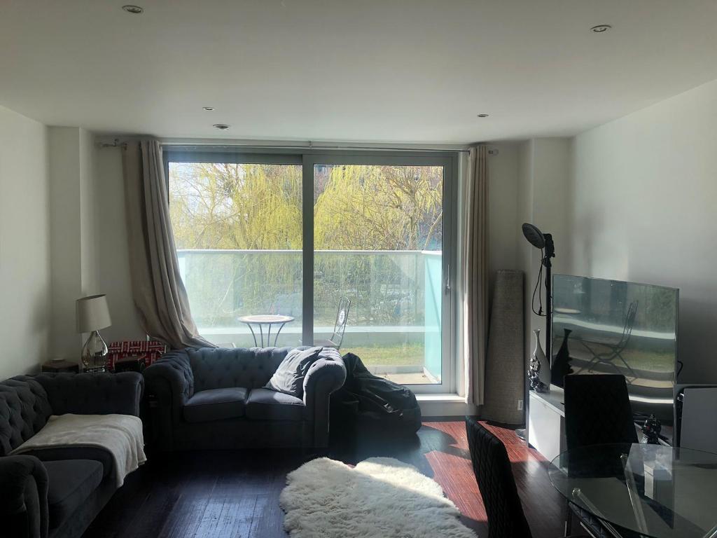 1 Bedroom Flat for Sale in London, E14 9HN by Adamson Knight Estate Agents