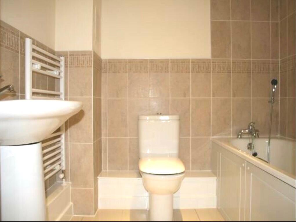 2 Bedroom Flat to Rent in Bow, E3 2SU by Adamson Knight Estate Agents