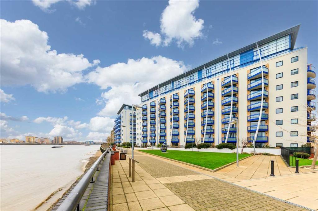 1 Bed Apartment Property for Sale in Canary Wharf, E14 3TS by Adamson Knight Estate Agents