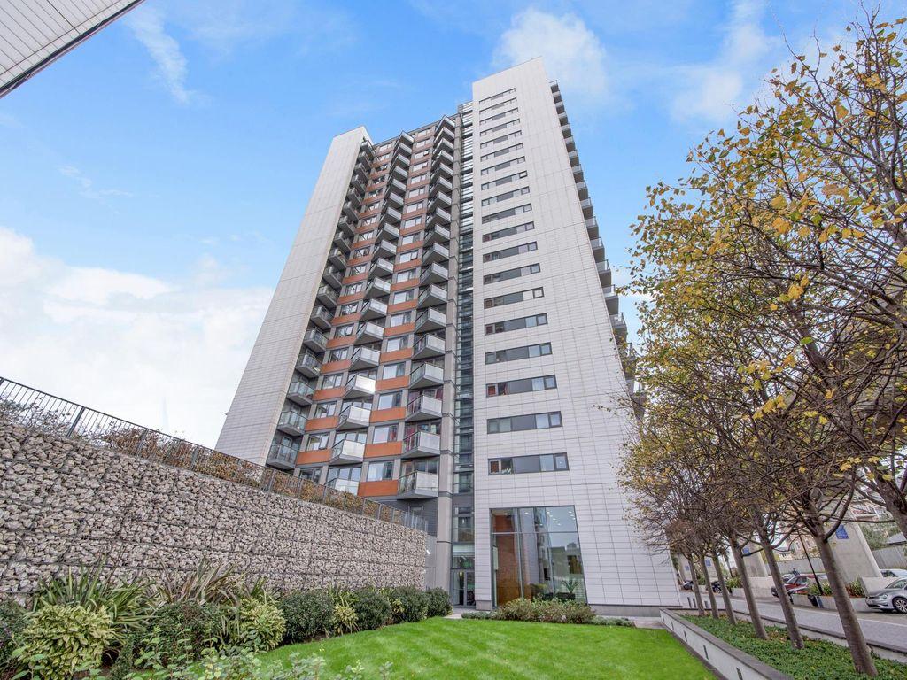 1 Bed Apartment Property for Sale in Canary Wharf, E14 9GN by Adamson Knight Estate Agents