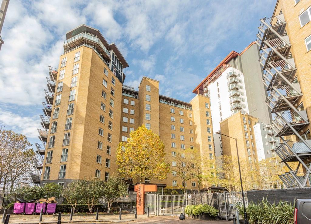 1 Bed Flat Property for Sale in Canary Wharf, South Quay, E14 8JR by Adamson Knight Estate Agents