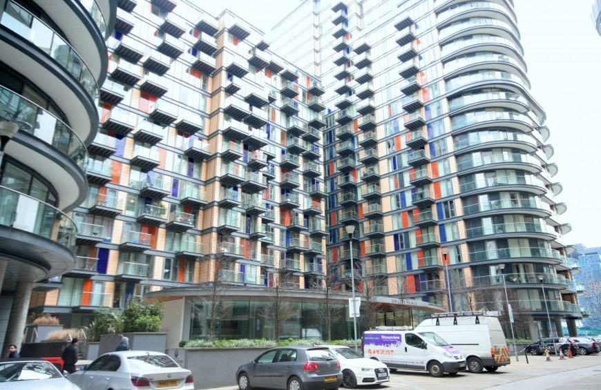 Studio Property for Sale in Canary Wharf,South Quay, E14 9DF by Adamson Knight Estate Agents