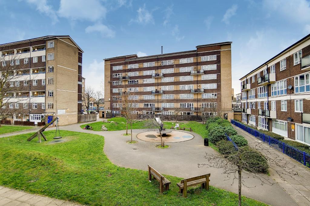 3 Bed Maisonette Property for Sale in Bow, E3 2BY by Adamson Knight Estate Agents