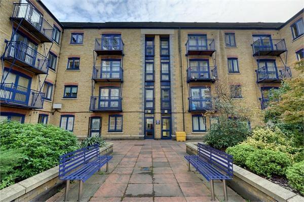 2 Bedroom Flat for Sale in Canary Wharf, E14 3LH by Adamson Knight Estate Agents