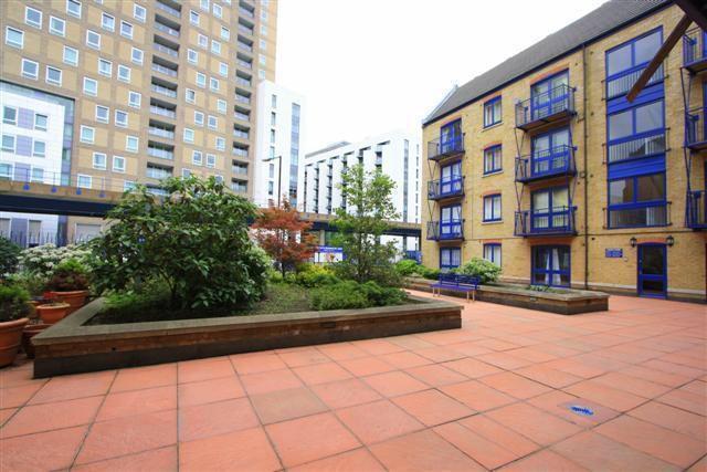 2 Bedroom Flat for Sale in Canary Wharf, E14 3LH by Adamson Knight Estate Agents