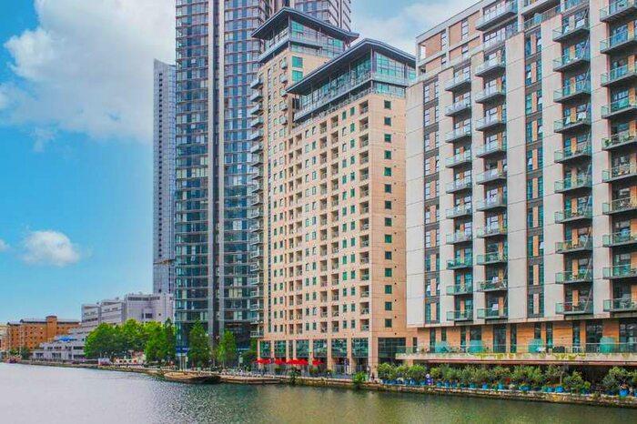 2 Bedroom Apartment to Rent in Canary Wharf, E14 9RU by Adamson Knight Estate Agents