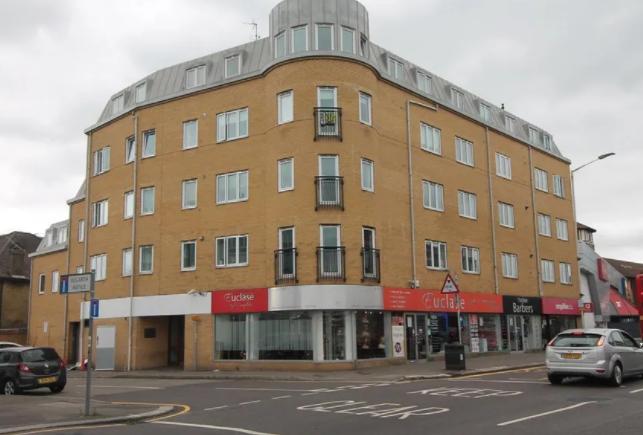 Southbury Court, 162-166 South St, Romford, Eseex, RM1 1SY