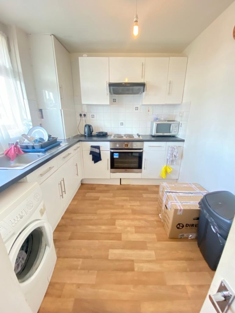 3 Bed Maisonette Property for Sale in London, E14 8LH by Adamson Knight Estate Agents