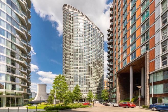 Studio Property for Sale in Canary Wharf, Blackwall, E14 9JA by Adamson Knight Estate Agents