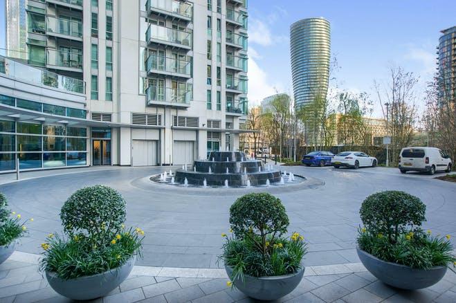 2 Bed Apartment Property for Sale in South Quay, Canary Wharf, E14 9HD by Adamson Knight Estate Agents