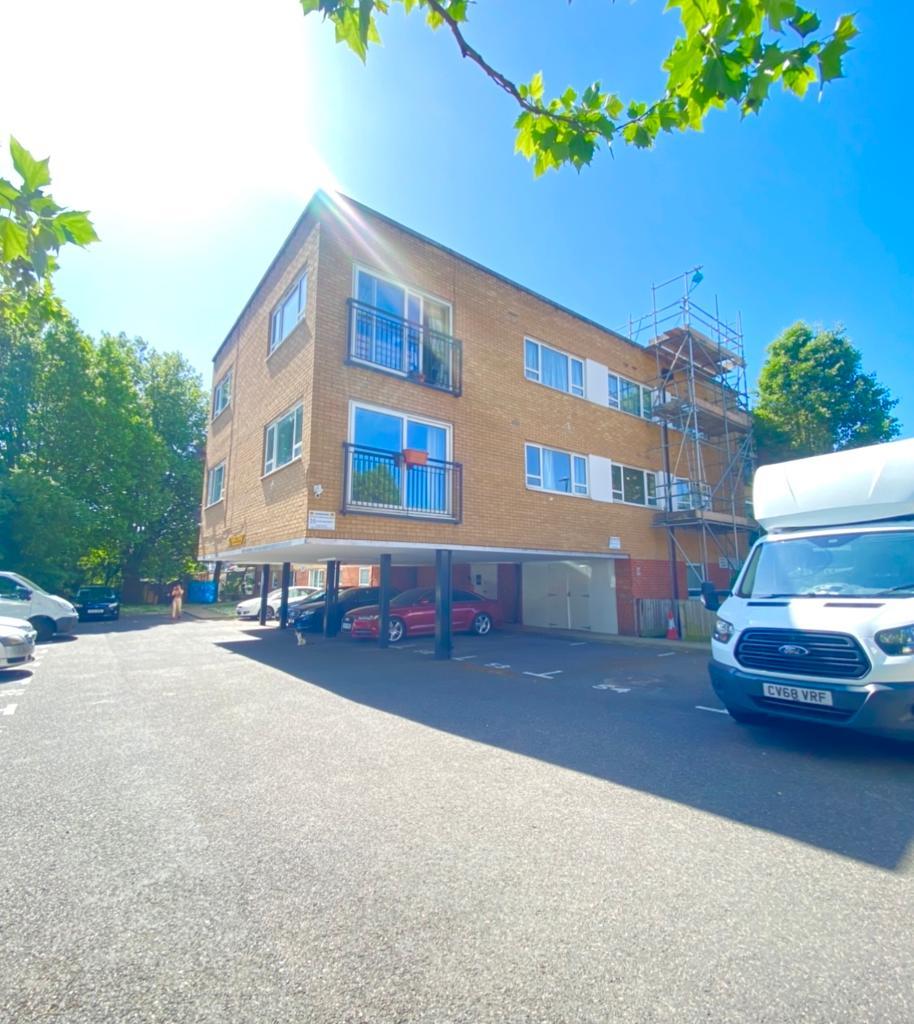 1  Bed Flat Property to Rent in East Ham, E6 6JJ by Adamson Knight Estate Agents