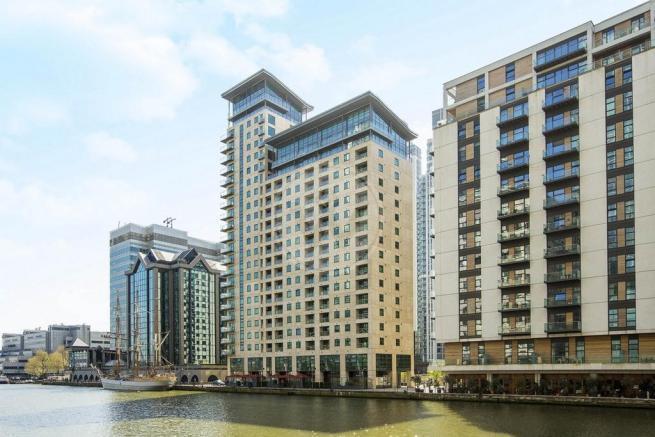1 Bed Flat Property for Sale in Canary Wharf, E14 9RT by Adamson Knight Estate Agents