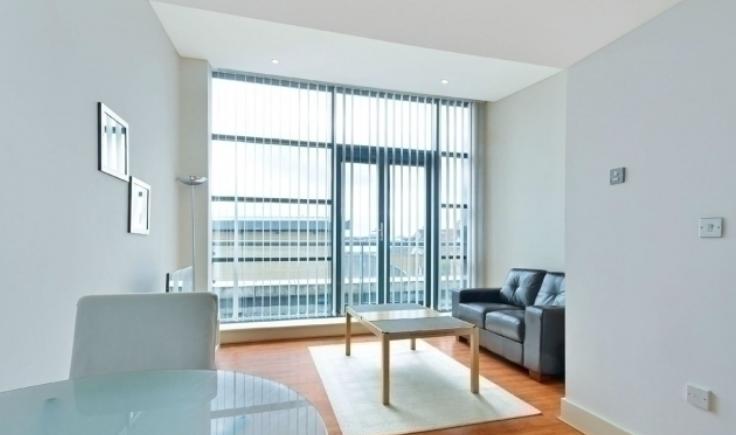 1 Bedroom Flat for Sale in South Quay, E14 3SP by Adamson Knight Estate Agents