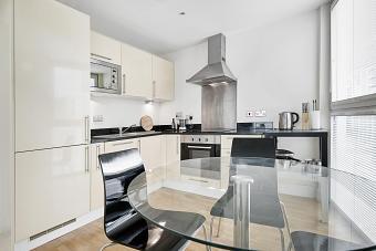 1 Bedroom Apartment for Sale in Canary Wharf, South Quay, E14 9JH by Adamson Knight Estate Agents