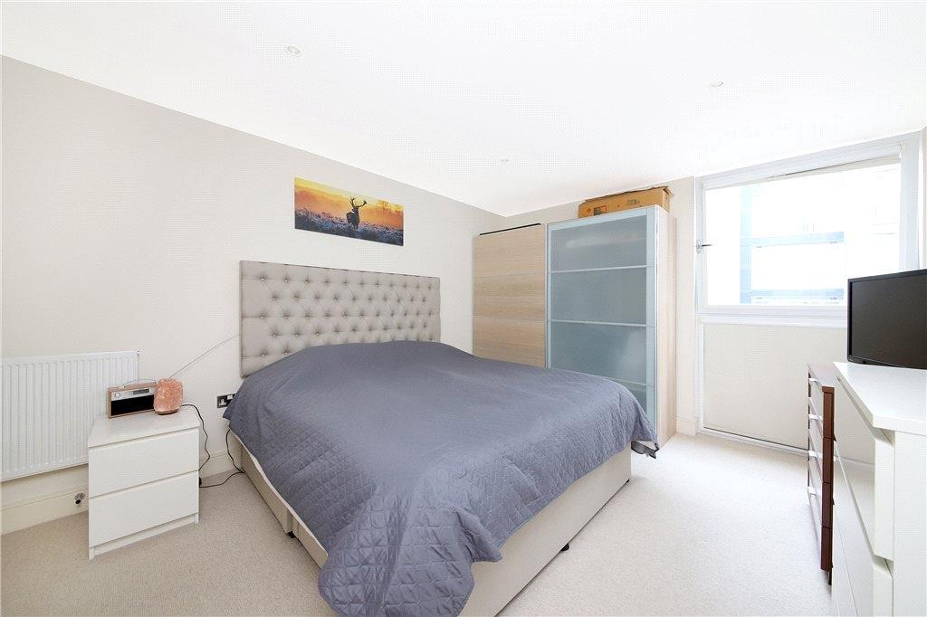 1 Bedroom Apartment for Sale in Canary Wharf, South Quay, E14 9JH by Adamson Knight Estate Agents