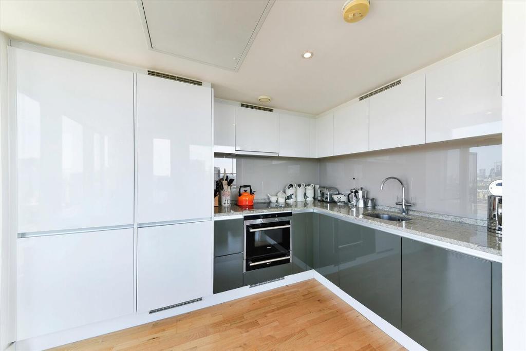 1 Bedroom Apartment to Rent in London, E14 9DB by Adamson Knight Estate Agents