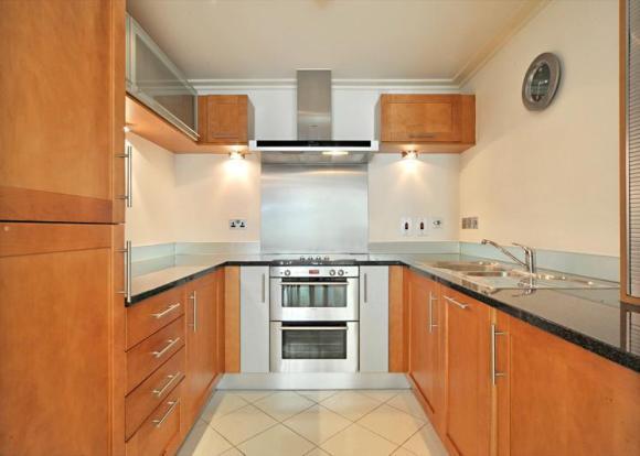 2 Bedroom Apartment for Sale in Canary Wharf, E14 9RU by Adamson Knight Estate Agents