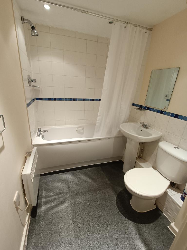 2 Bedroom Flat to Rent in London, N18 2DZ by Adamson Knight Estate Agents