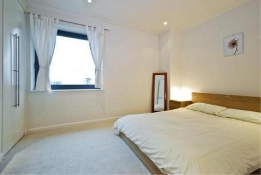 2 Bedroom Apartment to Rent in London, E14 9RU by Adamson Knight Estate Agents