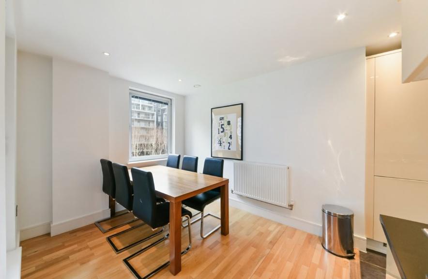 2 Bedroom Apartment to Rent in London, E14 9DQ by Adamson Knight Estate Agents