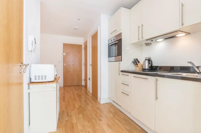 1 Bedroom Studio to Rent in London, E14 9DR by Adamson Knight Estate Agents