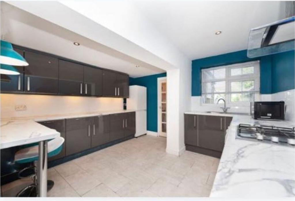 4  Bed Terraced Property to Rent in London, N9 0HD by Adamson Knight Estate Agents