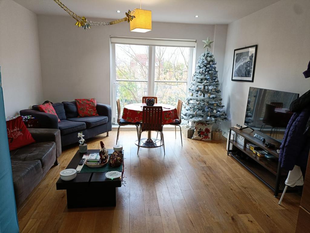 2 Bedroom Apartment for Sale in London, E14 3GU by Adamson Knight Estate Agents