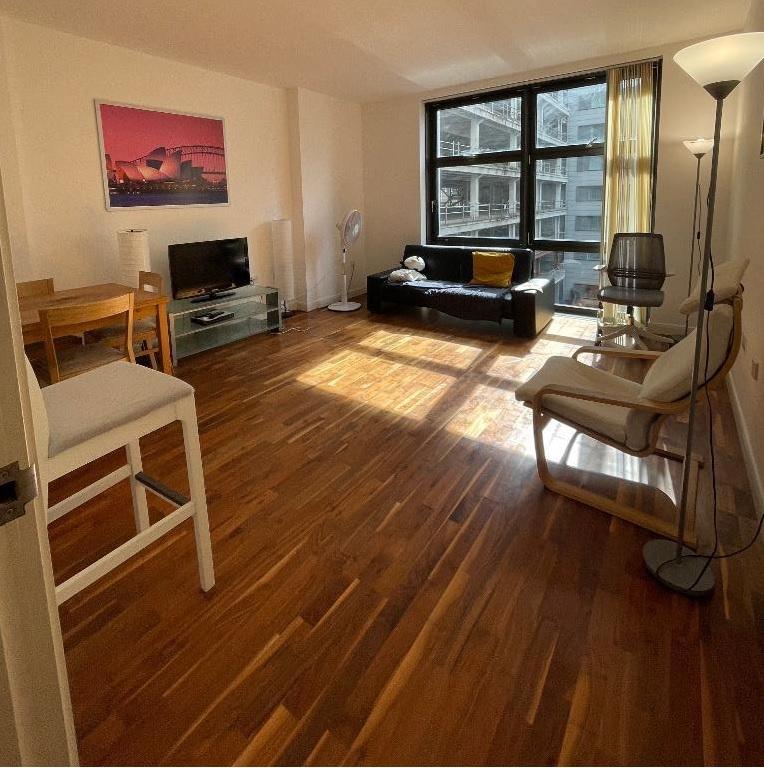1 Bedroom Flat to Rent in Canary Wharf, E14 9RT by Adamson Knight Estate Agents