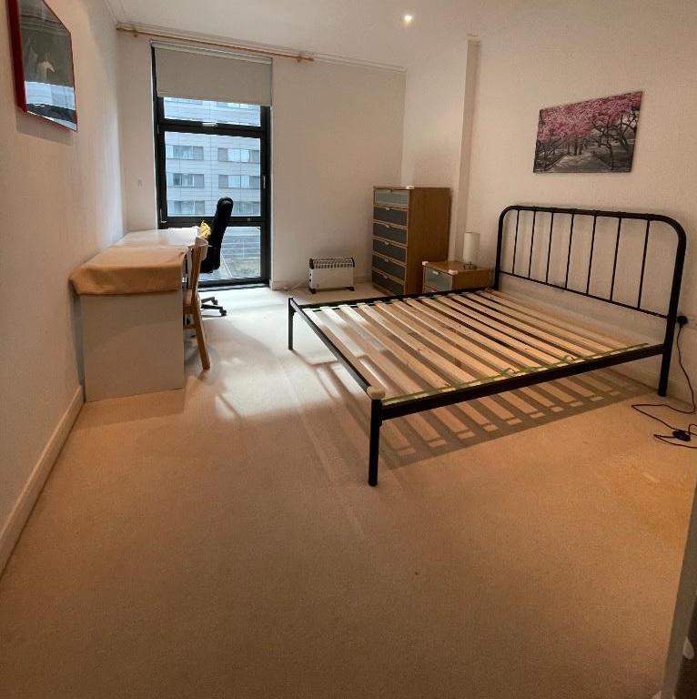 1 Bedroom Flat to Rent in Canary Wharf, E14 9RT by Adamson Knight Estate Agents