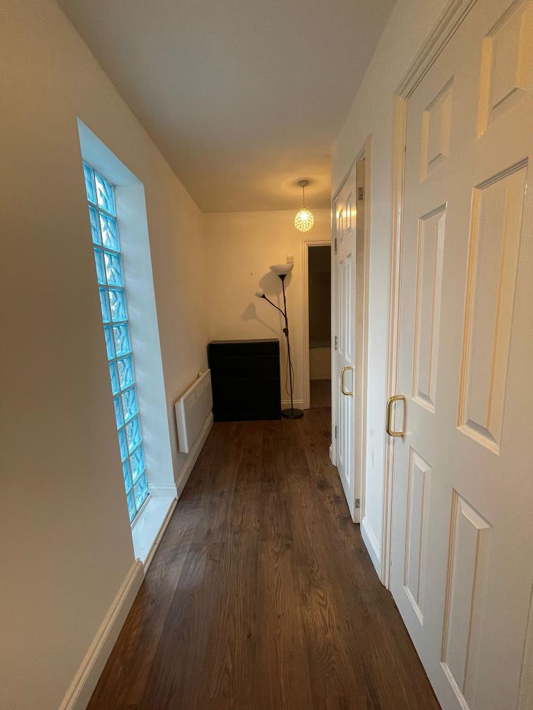 2  Bed Apartment Property for Sale in South Quay, E14 8PJ by Adamson Knight Estate Agents