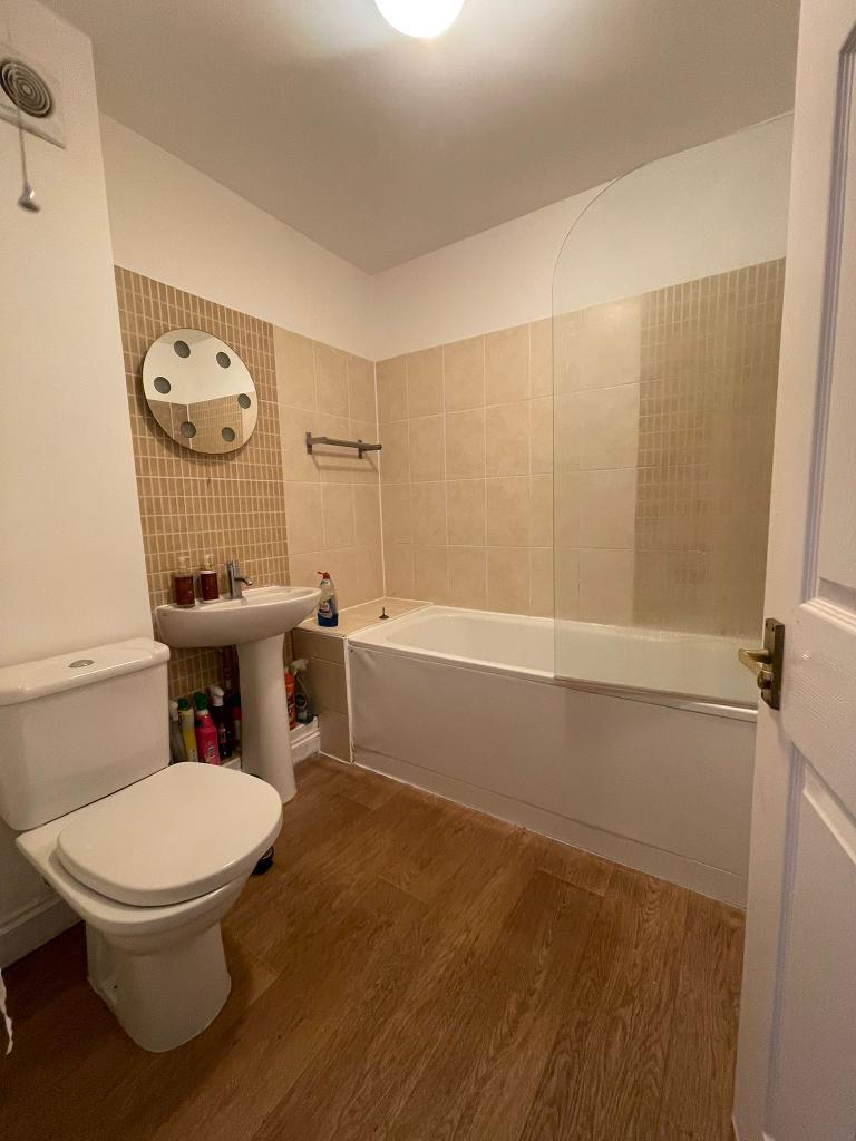 Apartment to Rent in South Quay, E14 8PJ by Adamson Knight Estate Agents