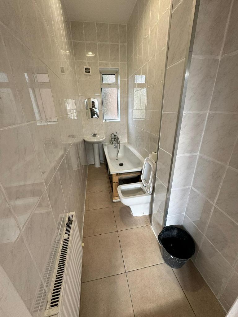 Flat to Rent in London, SE13 6TJ by Adamson Knight Estate Agents