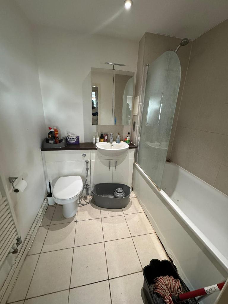 1 Bedroom Flat to Rent in Mile End, Bow, E3 3GF by Adamson Knight Estate Agents