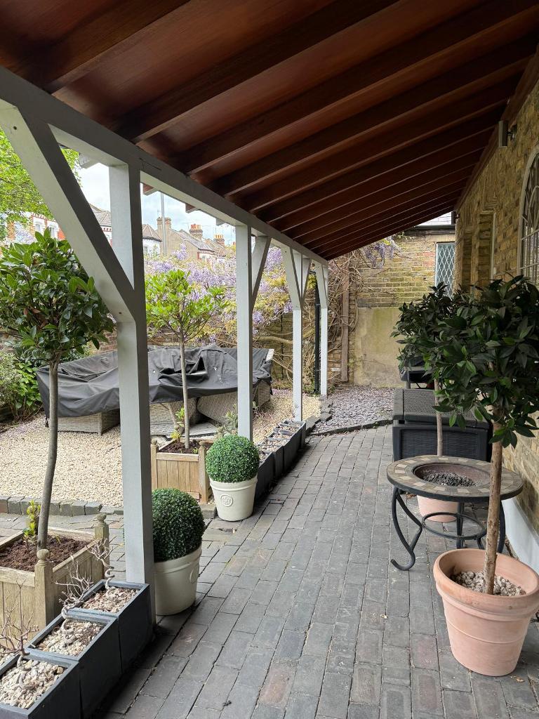 2 Bedroom Flat to Rent in london, SW18 2DB by Adamson Knight Estate Agents