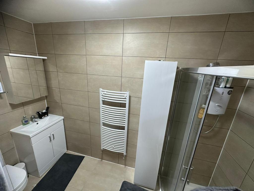 Apartment to Rent in London, E3 2SG by Adamson Knight Estate Agents