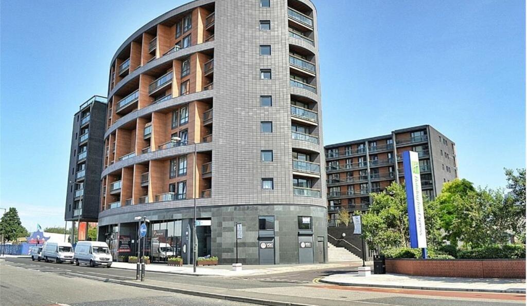 Hallsville Road, Newham, London, United Kingdom, E16 1BF