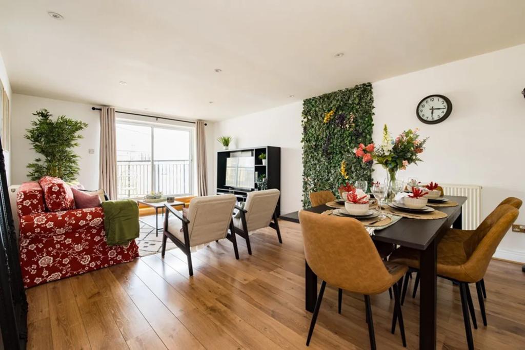Jamestown Way, Blackwall, London, United Kingdom, E14 2DD