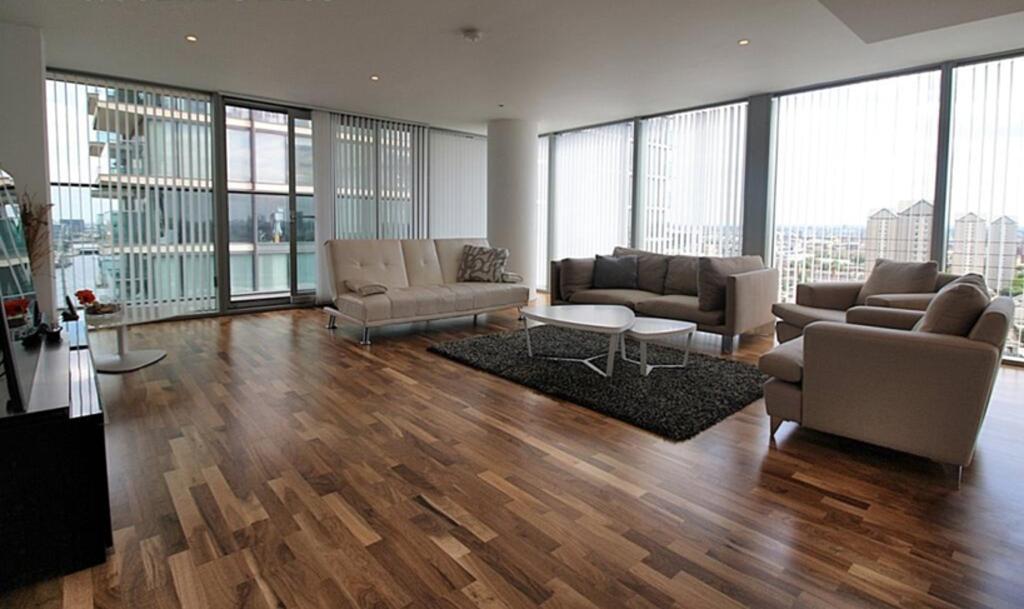 Marsh Wall, Canary Wharf, London, United Kingdom, E14 9HJ