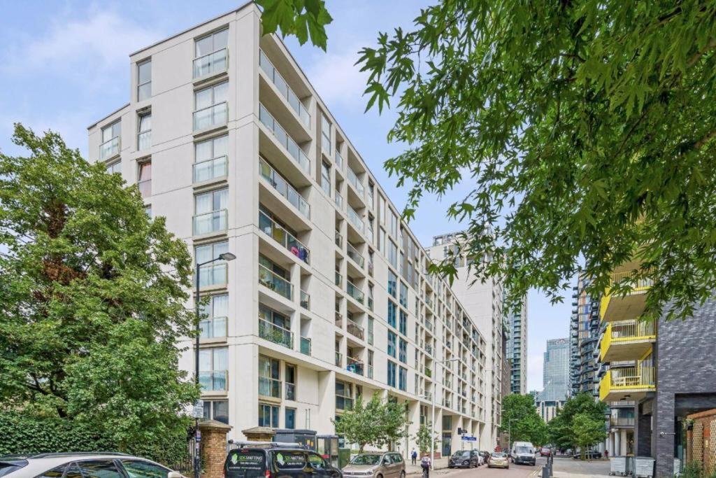 Millharbour, Millwall, London, United Kingdom, E14 9NA