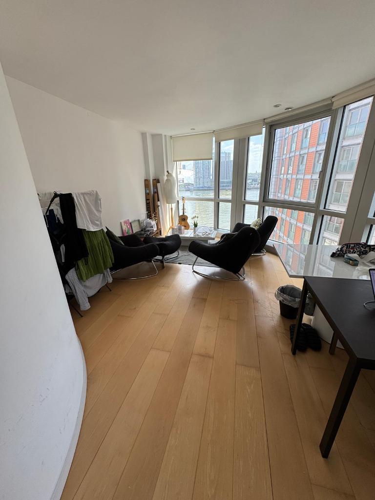 1  Bed Flat Property for Sale in Canary Wharf, E14 9PB by Adamson Knight Estate Agents