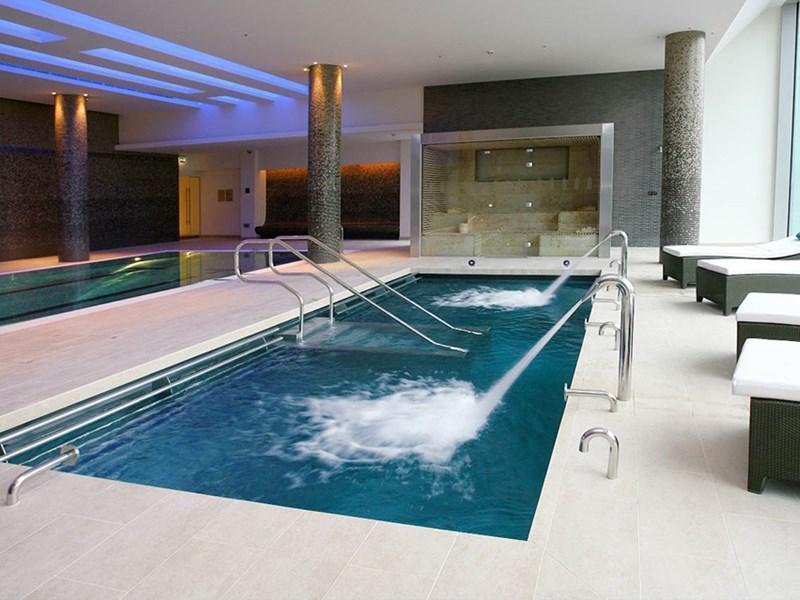 Apartment to Rent in London, E14 9HR by Adamson Knight Estate Agents