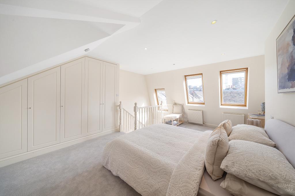 Flat to Rent in London, SW6 3ER by Adamson Knight Estate Agents