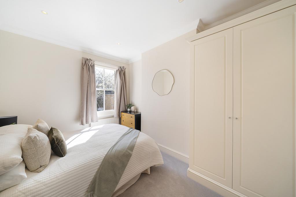 Flat to Rent in London, SW6 3ER by Adamson Knight Estate Agents